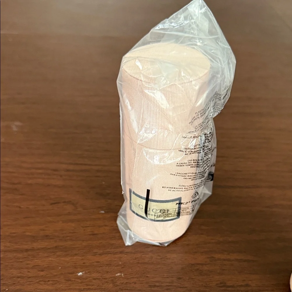 Gucci Beige Brush Set in Cylindrical Case - Picture 2 of 2